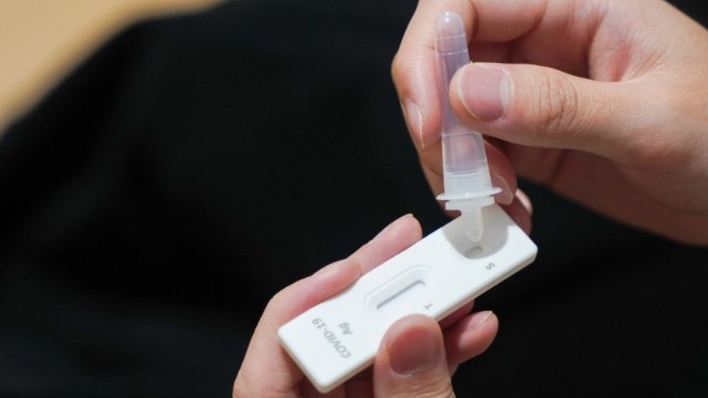 政策優(yōu)化后對(duì) COVID-19 抗原檢測(cè)試劑盒的需求激增